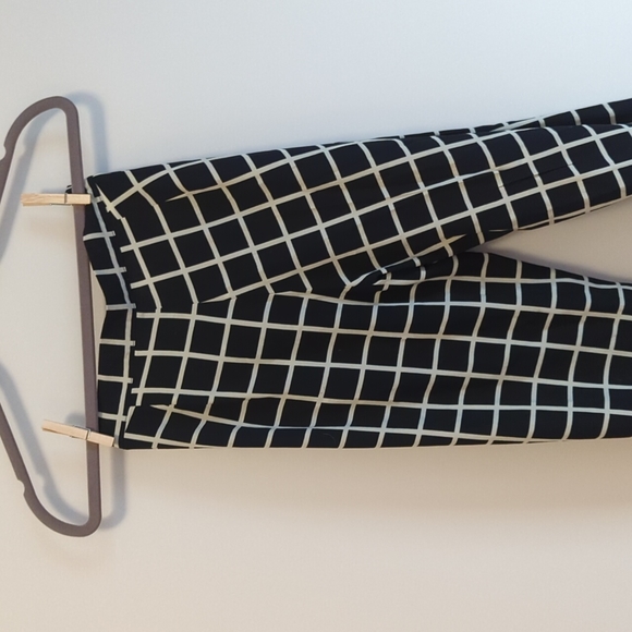 Lulu's black and white print pants - Picture 9 of 9